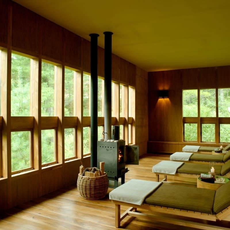 Amankora spa relaxation room with valley views