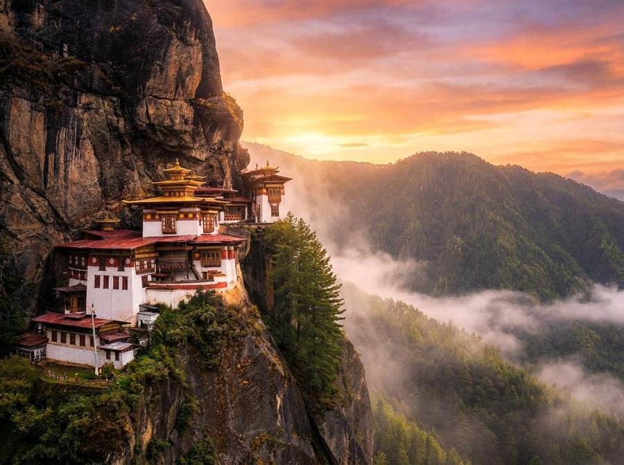 Tiger&rsquo;s Nest Monastery at sunrise above the clouds