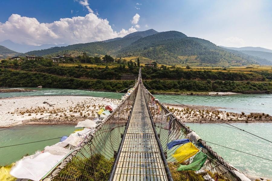 Crossing the Punakha suspension bridge