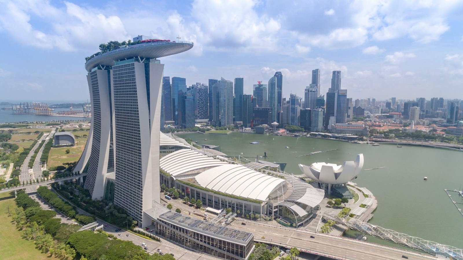Marina Bay Sands, the ArtScience Museum and the Singapore skyline